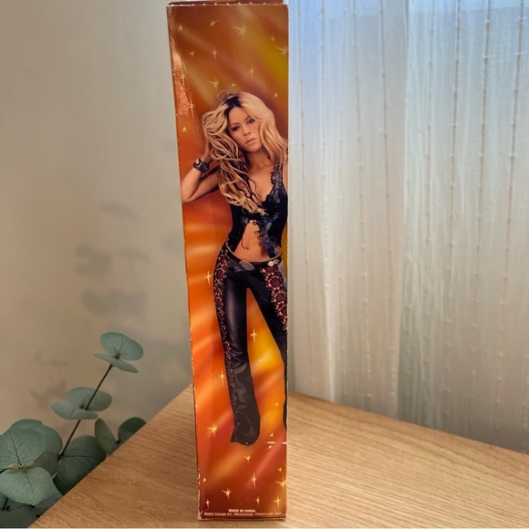 Rare Collectible 2002 or 2003 Shakira Doll with Black and Red Ensemble - Picture 6 of 9